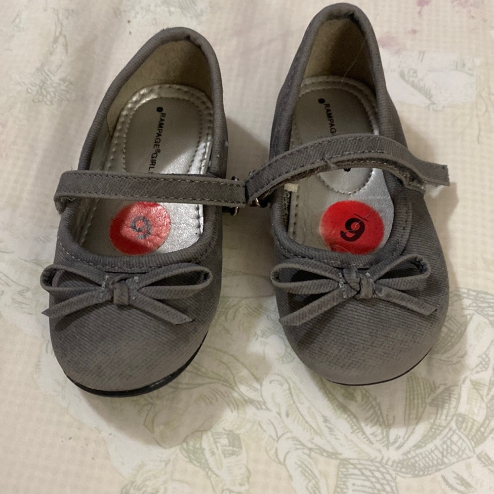 Size 6 gray Rampage girls shoes